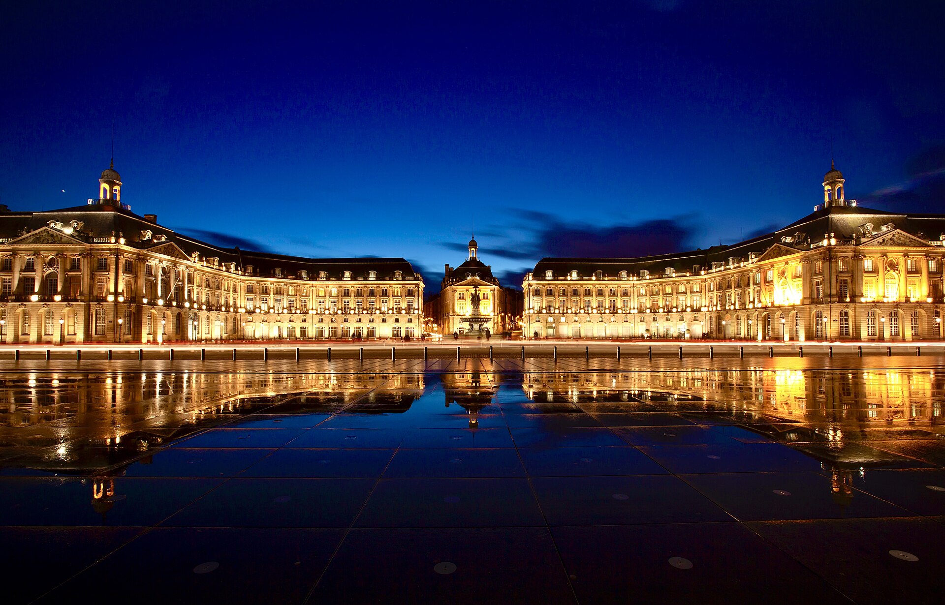 Bordeaux - Mira Decor Studio
