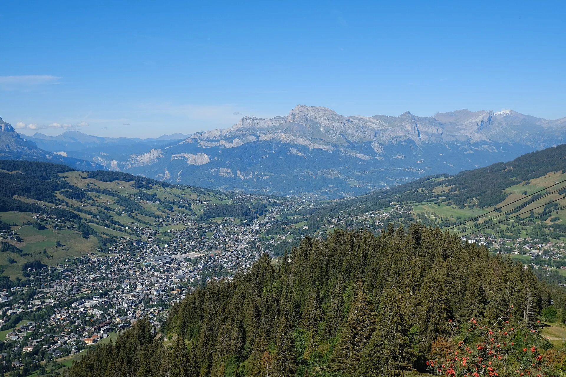 Aperçu de la destination Megève pour un mariage de luxe avec Mira Decor Studio.