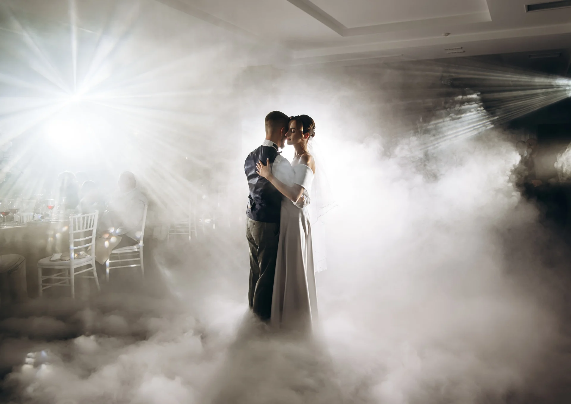 A couple’s first dance in low-lying fog, a SHOW PLUS project