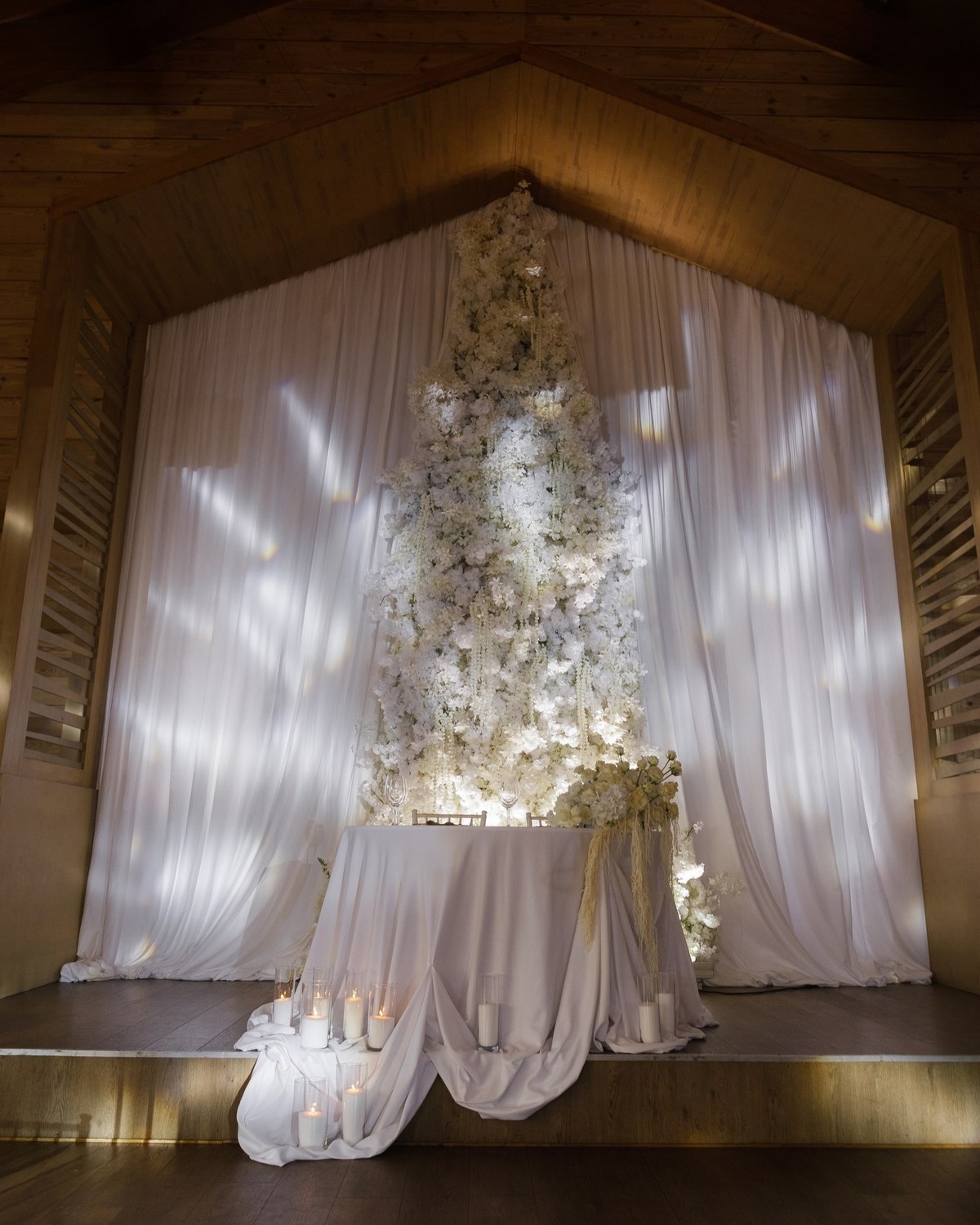 Éditorial table de soirée par Mira Decor Studio.