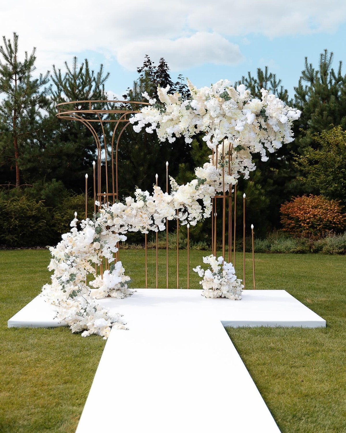 Aux bougies composition florale couture par Mira Decor Studio.