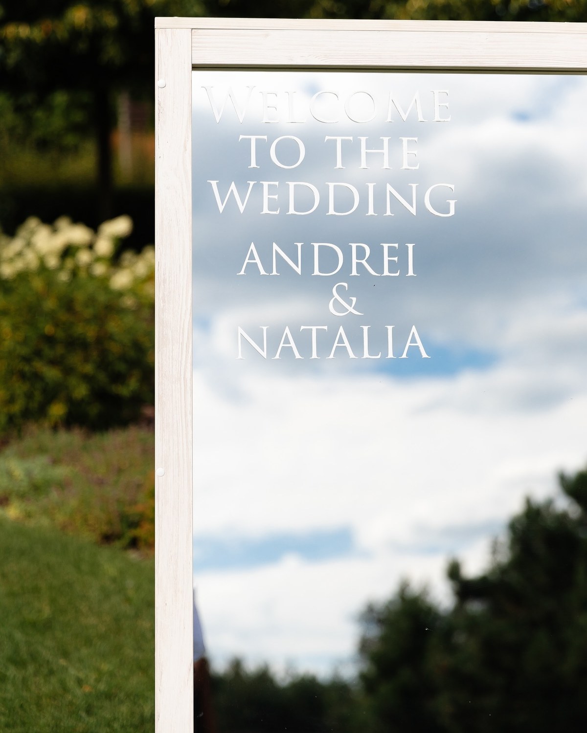 Architectural décor de mariage luxe par Mira Decor Studio.