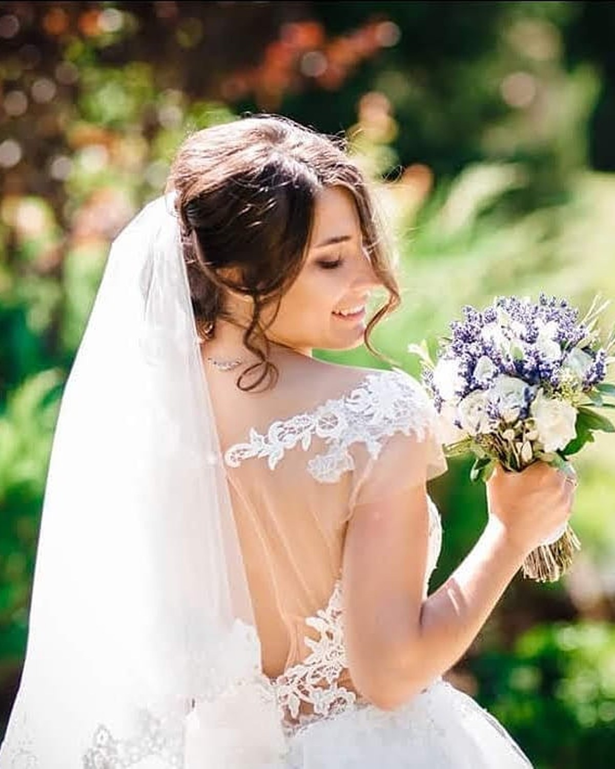 Sculptural mise en scène éditoriale mariage par Mira Decor Studio.