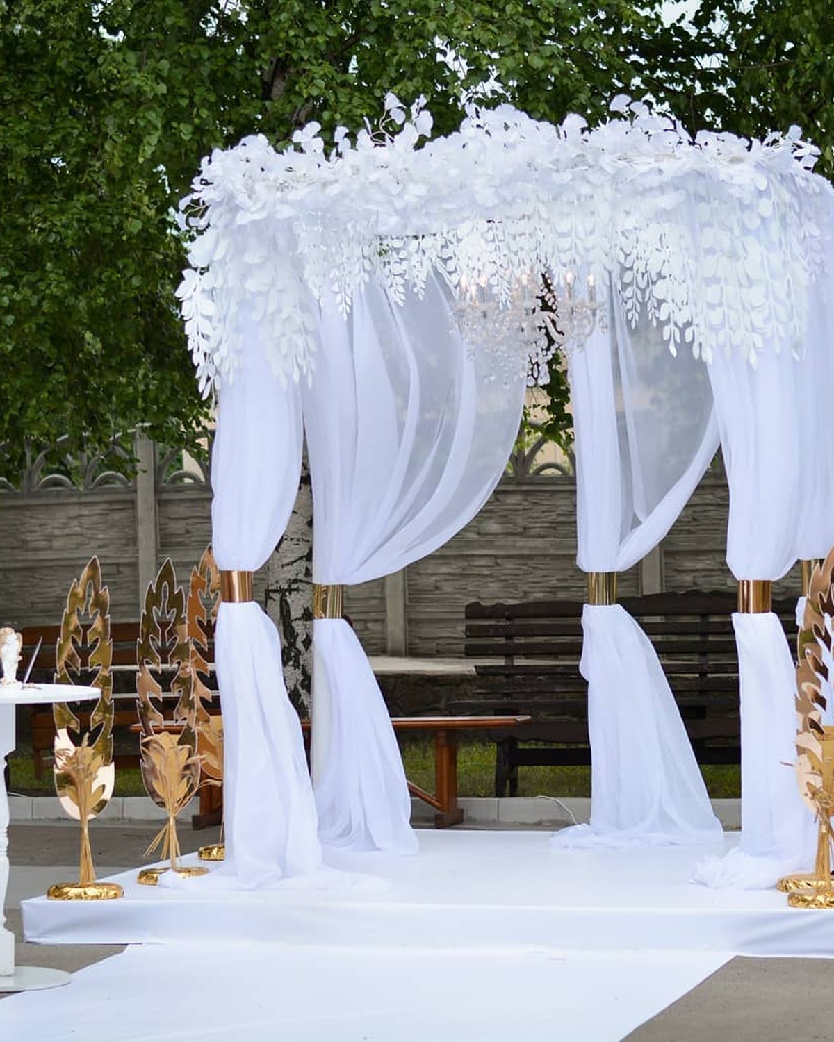 Nacré décor floral grand format par Mira Decor Studio.