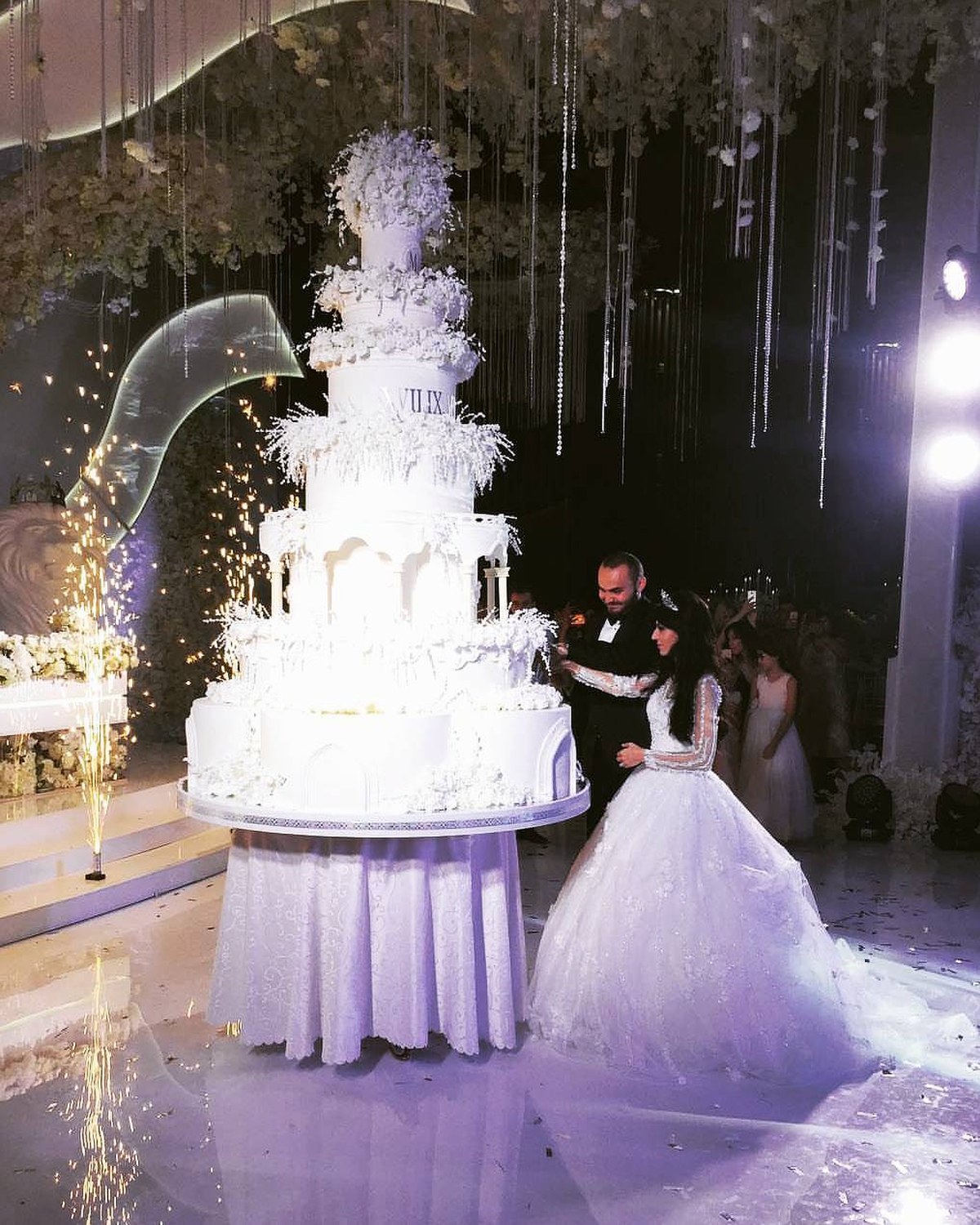 Cérémoniel décor de dîner de gala par Mira Decor Studio.